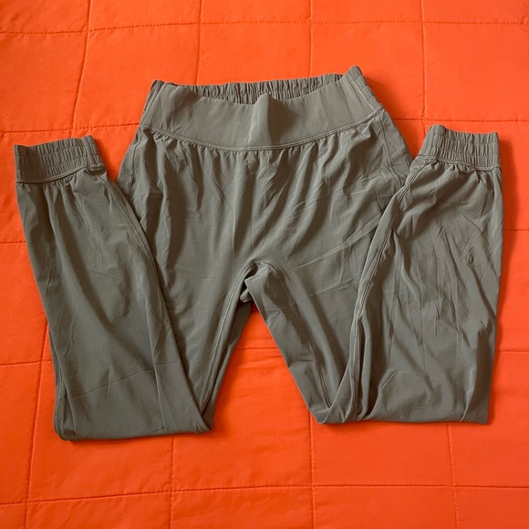 Lululemon Joggers Womens 8 Green track pants Athletic Yoga Casual - Picture 1 of 7